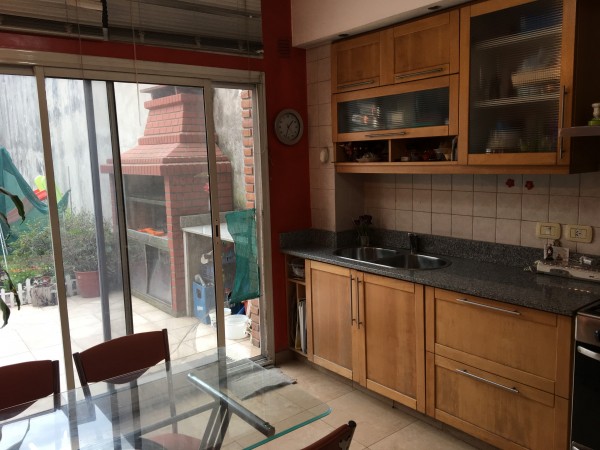 Permuta! Oportunidad! - Sobre Av a 2 Cuadras de Rivadavia - 300 m² Totales