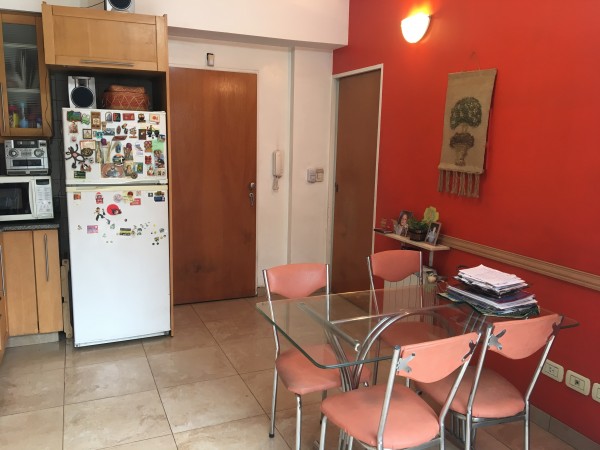 Permuta! Oportunidad! - Sobre Av a 2 Cuadras de Rivadavia - 300 m² Totales