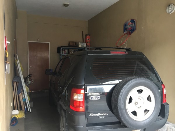 Permuta! Oportunidad! - Sobre Av a 2 Cuadras de Rivadavia - 300 m² Totales