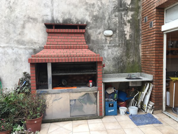 Permuta! Oportunidad! - Sobre Av a 2 Cuadras de Rivadavia - 300 m² Totales
