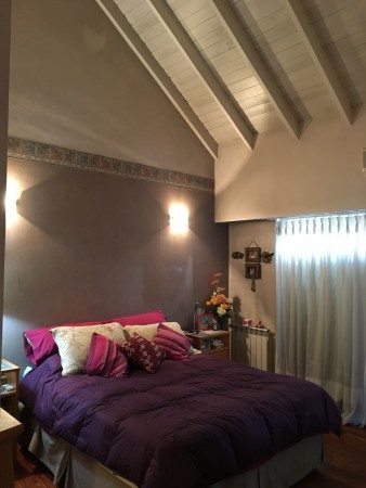Permuta! Oportunidad! - Sobre Av a 2 Cuadras de Rivadavia - 300 m² Totales