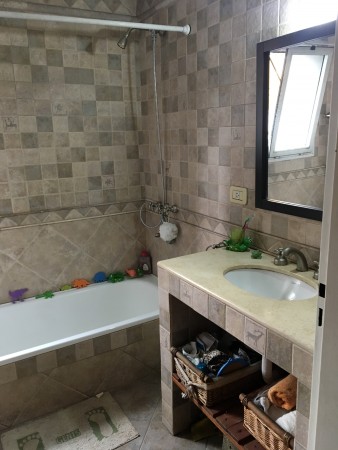 Permuta! Oportunidad! - Sobre Av a 2 Cuadras de Rivadavia - 300 m² Totales