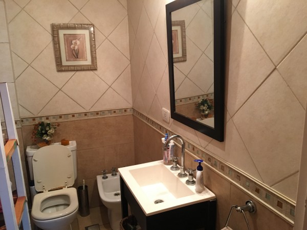 Permuta! Oportunidad! - Sobre Av a 2 Cuadras de Rivadavia - 300 m² Totales