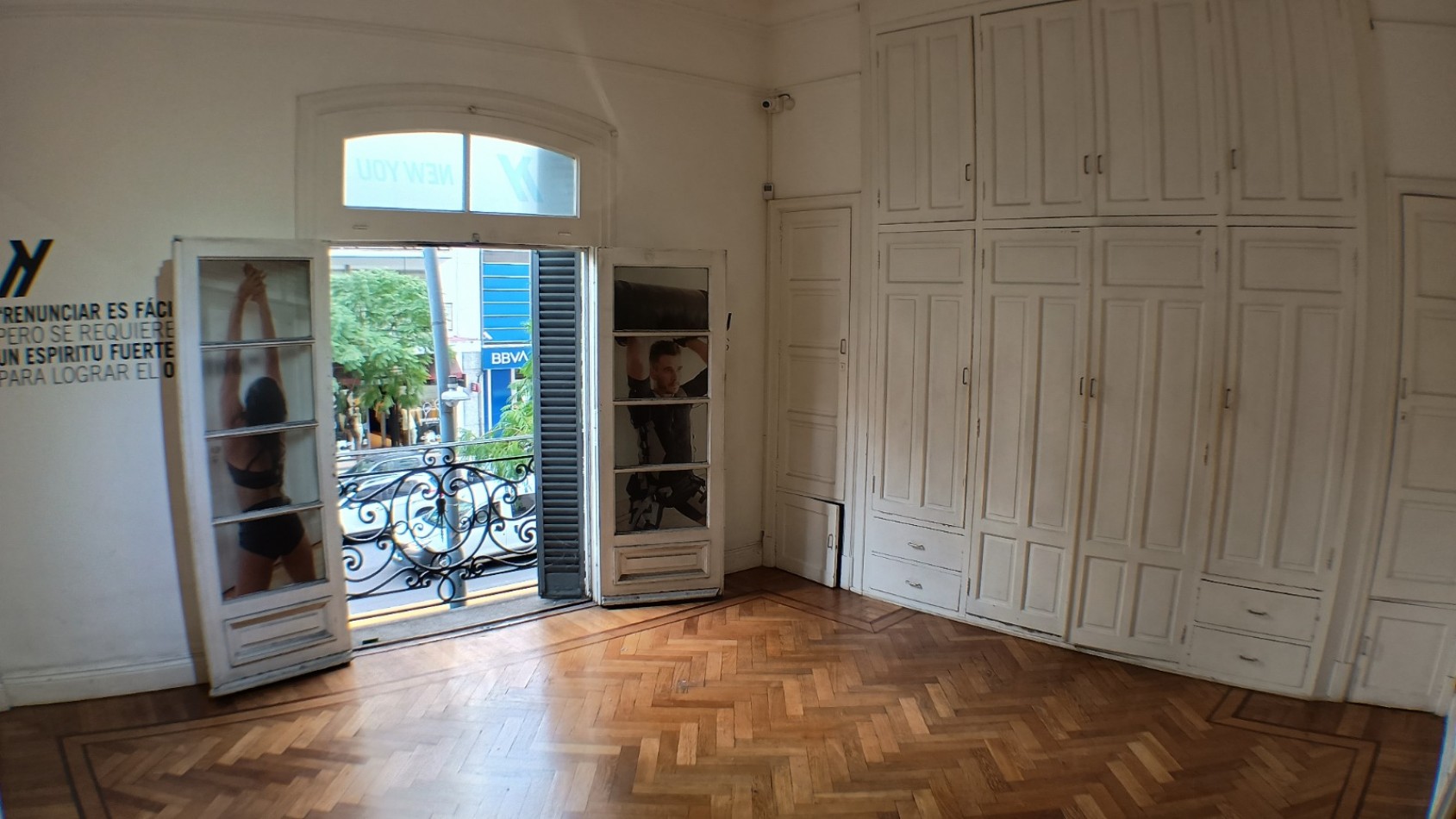 2 Amb de 56 m² al frente con Balcon Frances sobre Av. Santa Fe ideal vivienda/Show Room/oficina comercial