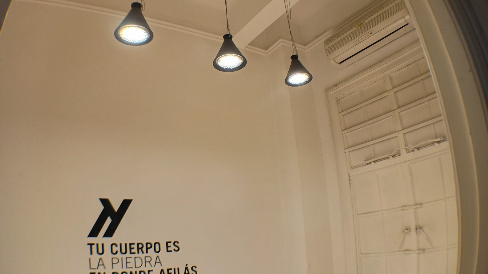 2 Amb de 56 m² al frente con Balcon Frances sobre Av. Santa Fe ideal vivienda/Show Room/oficina comercial