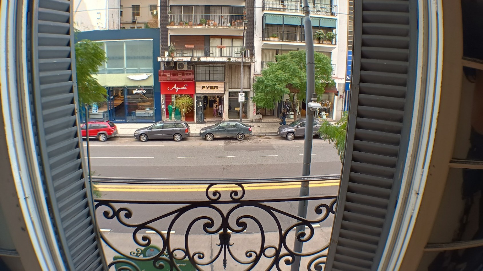 2 Amb de 56 m² al frente con Balcon Frances sobre Av. Santa Fe ideal vivienda/Show Room/oficina comercial