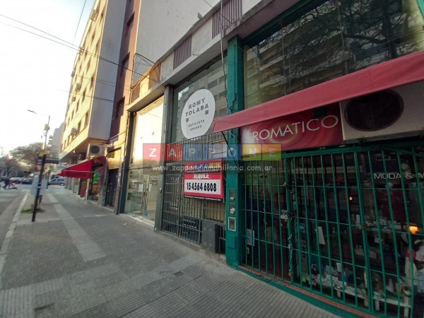 LOCAL DOBLE ALTURA EN ZONA COMERCIAL SUPERI Y MONROE