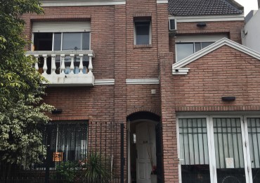 Permuta! Oportunidad! - Sobre Av a 2 Cuadras de Rivadavia - 300 m² Totales