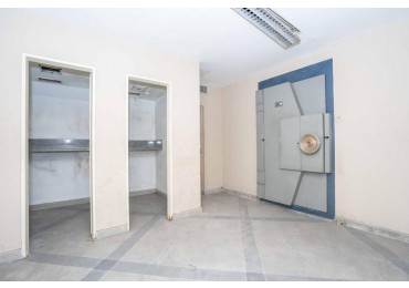 SUP. 1.000 M2 20 m DE FRENTE!!!! EX BANCO BOVEDA con CAJAS. SUBSUELO, PLANTA BAJA Y PRIMER PISO