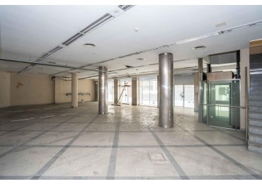 SUP. 1.000 M2 20 m DE FRENTE!!!! EX BANCO BOVEDA con CAJAS. SUBSUELO, PLANTA BAJA Y PRIMER PISO